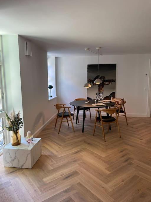 Nyrenoveret Charmerende Lejlighed I Odense C! Apartment Luaran gambar